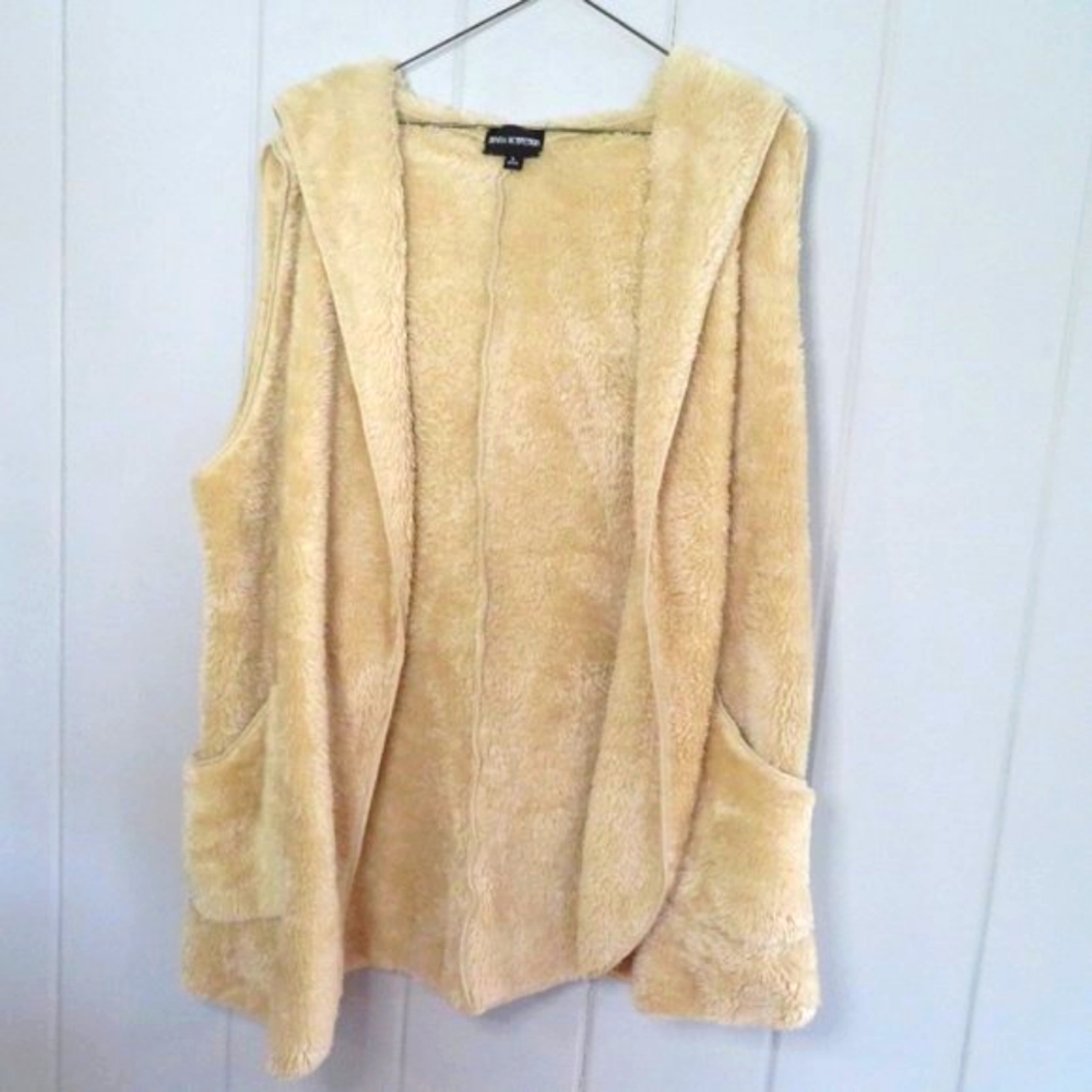 Zanana Outfitters - Faux Fur Tan Oversized Sleeveless Cardigan Large
